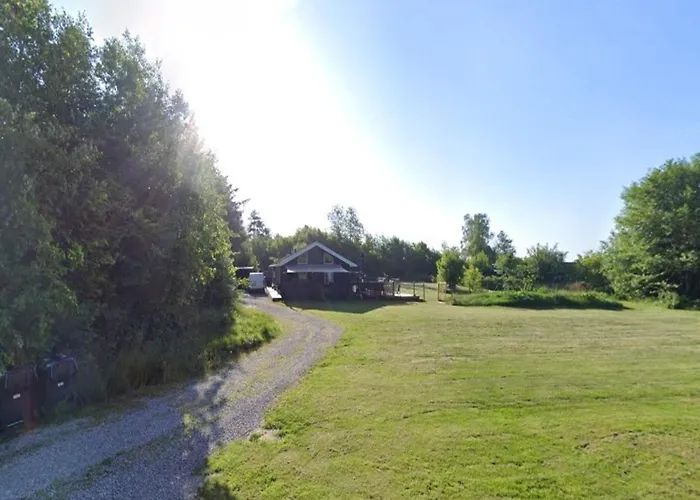 6 Person In Saltum-by Traum